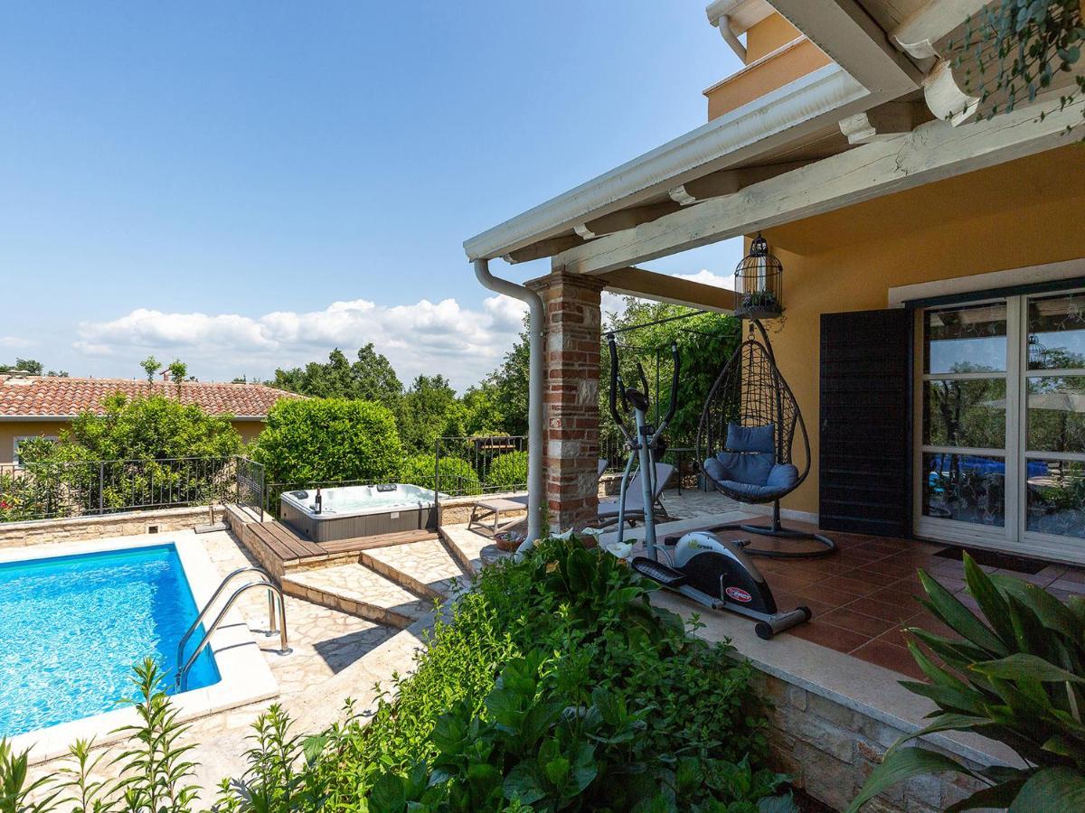 Villa Salvea With Heated Pool Montižana Buitenkant foto