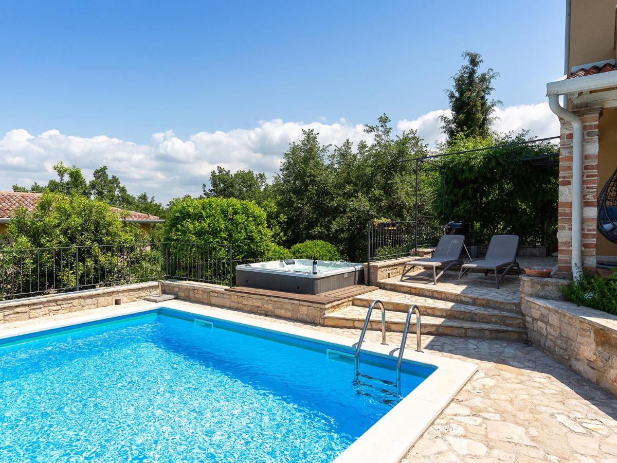 Villa Salvea With Heated Pool Montižana Buitenkant foto
