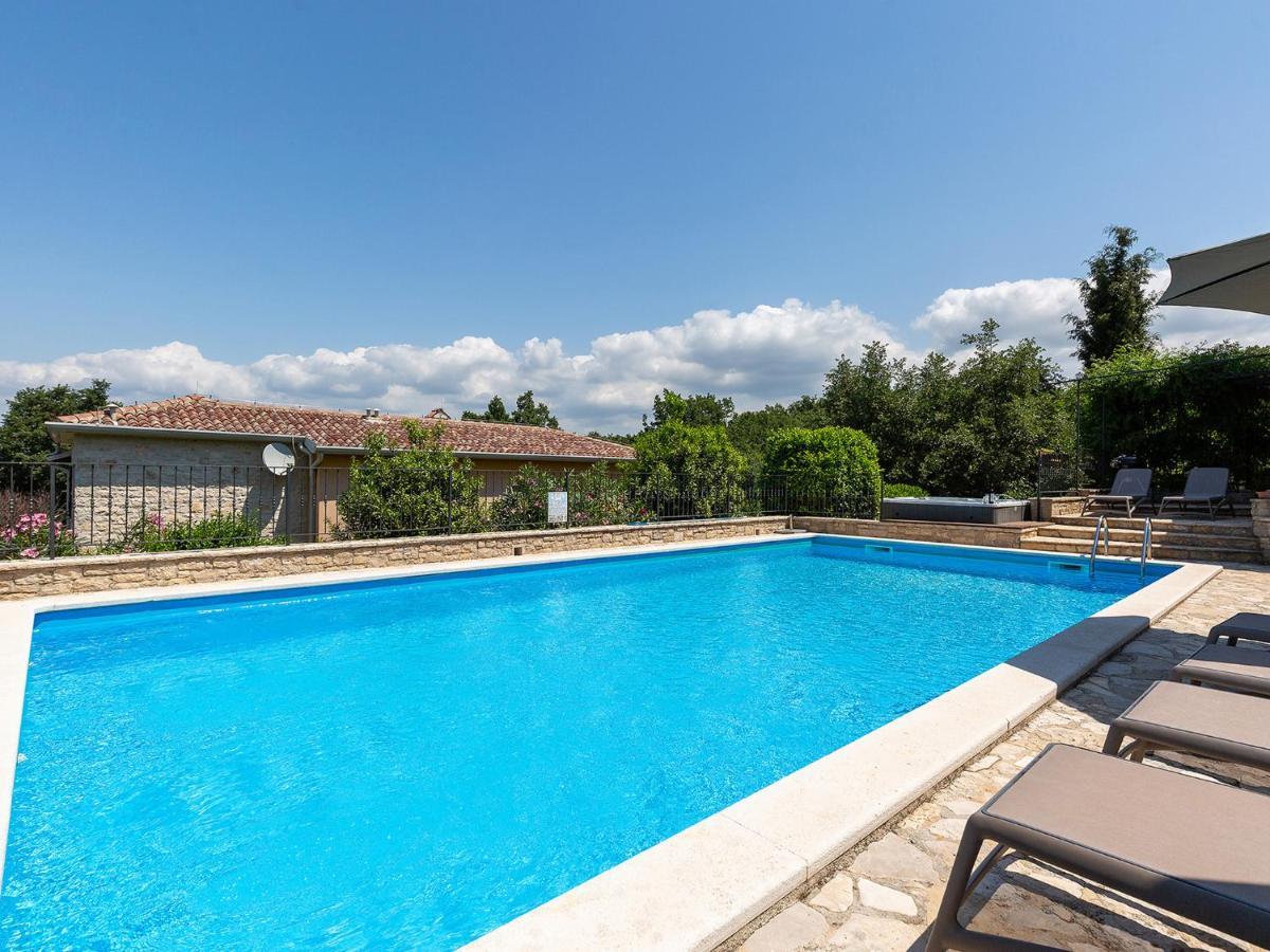 Villa Salvea With Heated Pool Montižana Buitenkant foto
